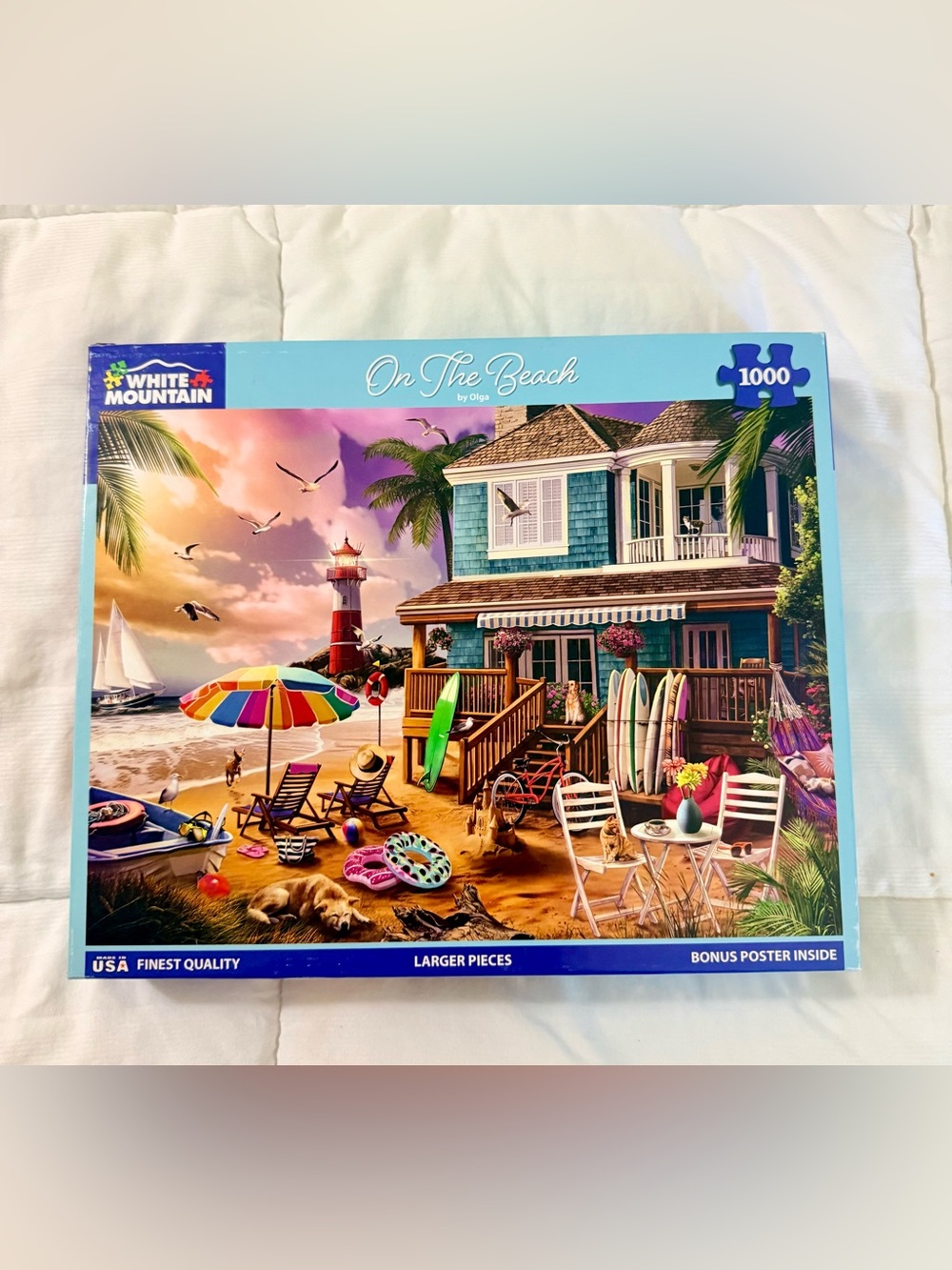 Puzzle 1000 Lg pieces on the beach .
White mountain
